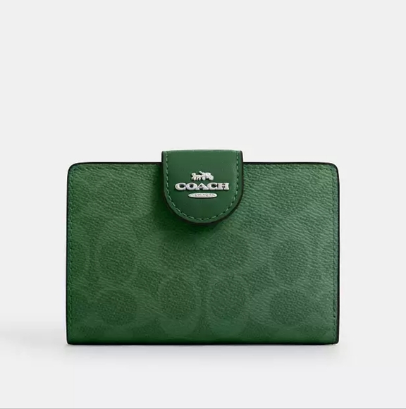【COACH】Medium Corner Zip Wallet /Bright Jade Coach | Bags | New Medium Corner Zip Wallet In Signature